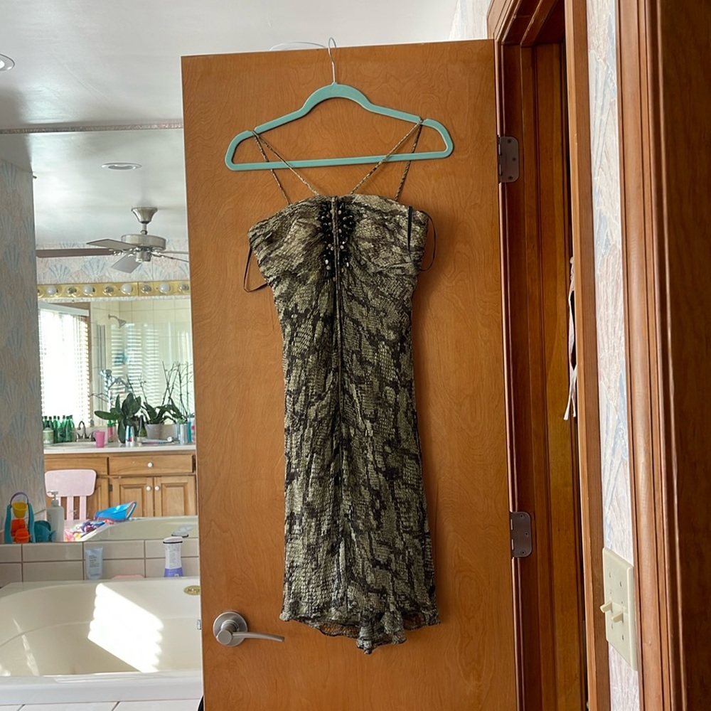 100% silk dress. Good condition.